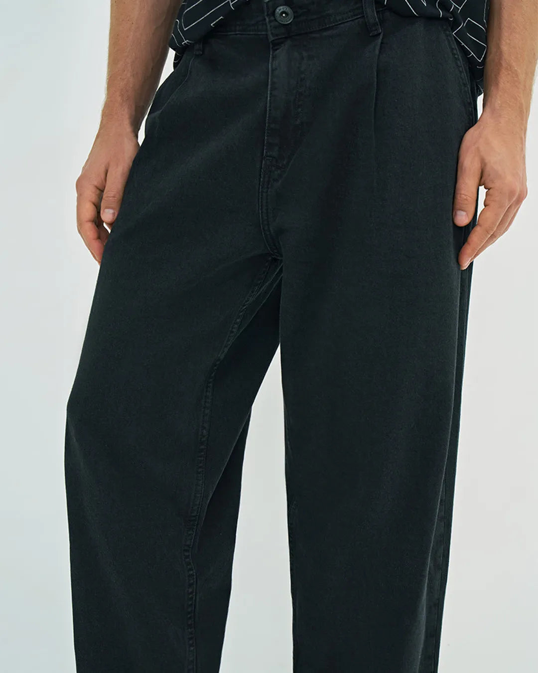 Ostin Men's Black Balloon Fit Denim Jeans