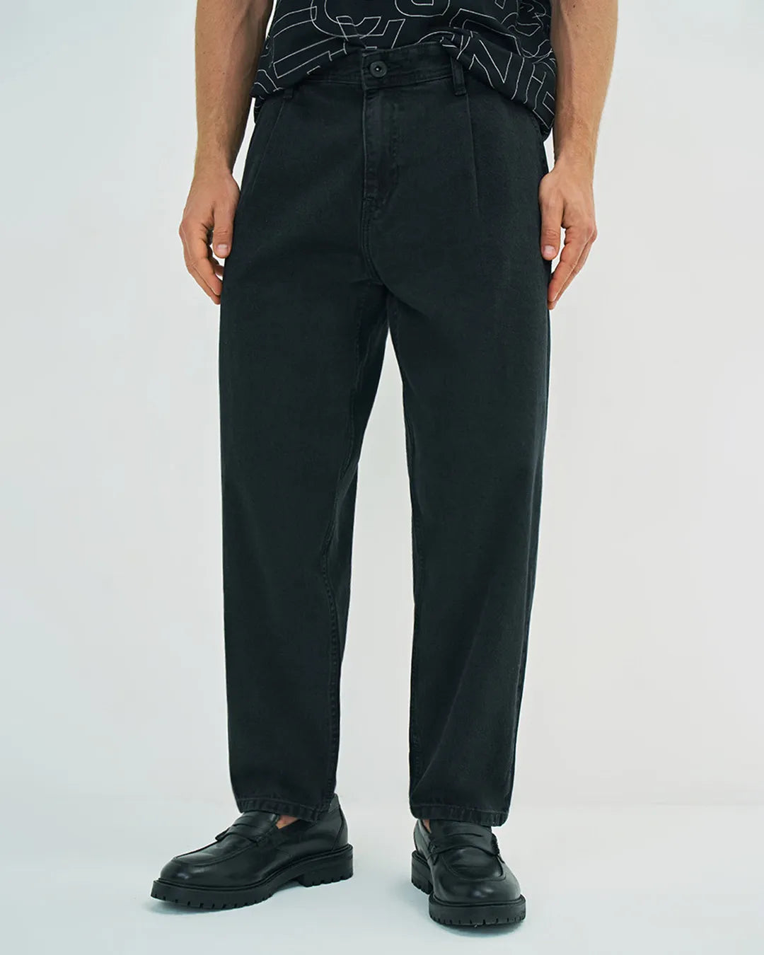 Ostin Men's Black Balloon Fit Denim Jeans