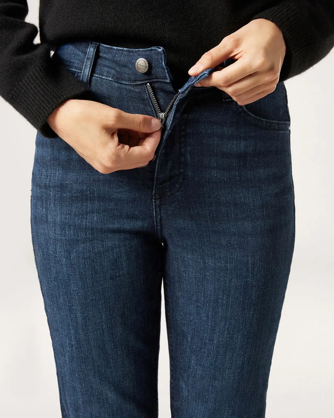 Calzedonia Women's Dark Blue Flared Stretch Jeans - Image 3