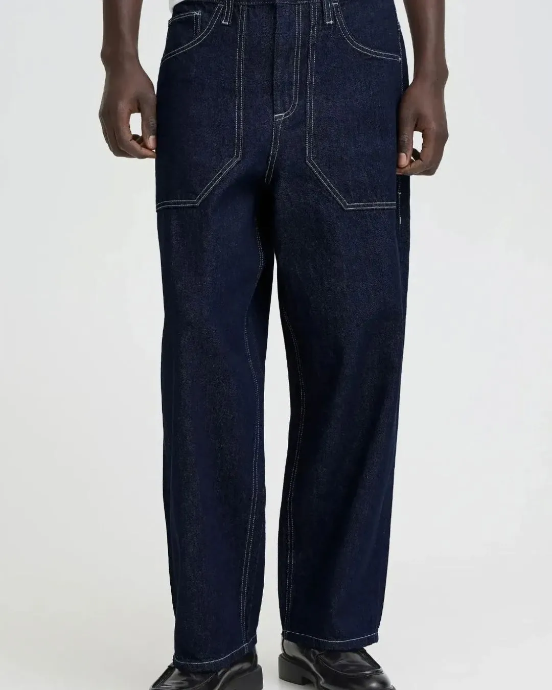 Belend Unisex Dark Indigo Baggy Relaxed Fit Jeans deliver effortless street style with a clean structured silhouette and bold contrast stitching. Designed for comfort movement and confident everyday wear