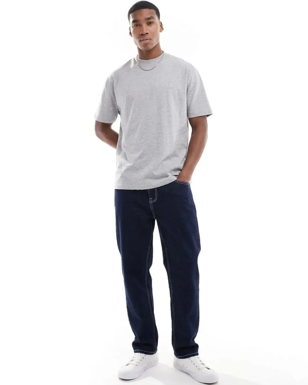 Simple Hyder Gray Pull and Bear mens tee designed for everyday comfort and clean street style. Soft cotton feel relaxed fit and classic crew neck create an easy modern look for daily wear.