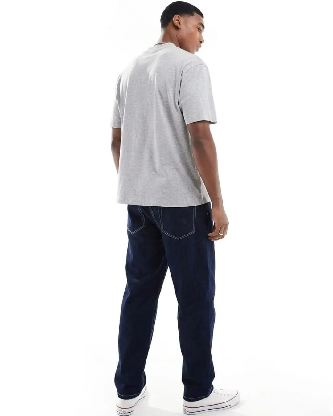 Simple Hyder Gray Pull and Bear mens tee designed for everyday comfort and clean street style. Soft cotton feel relaxed fit and classic crew neck create an easy modern look for daily wear.