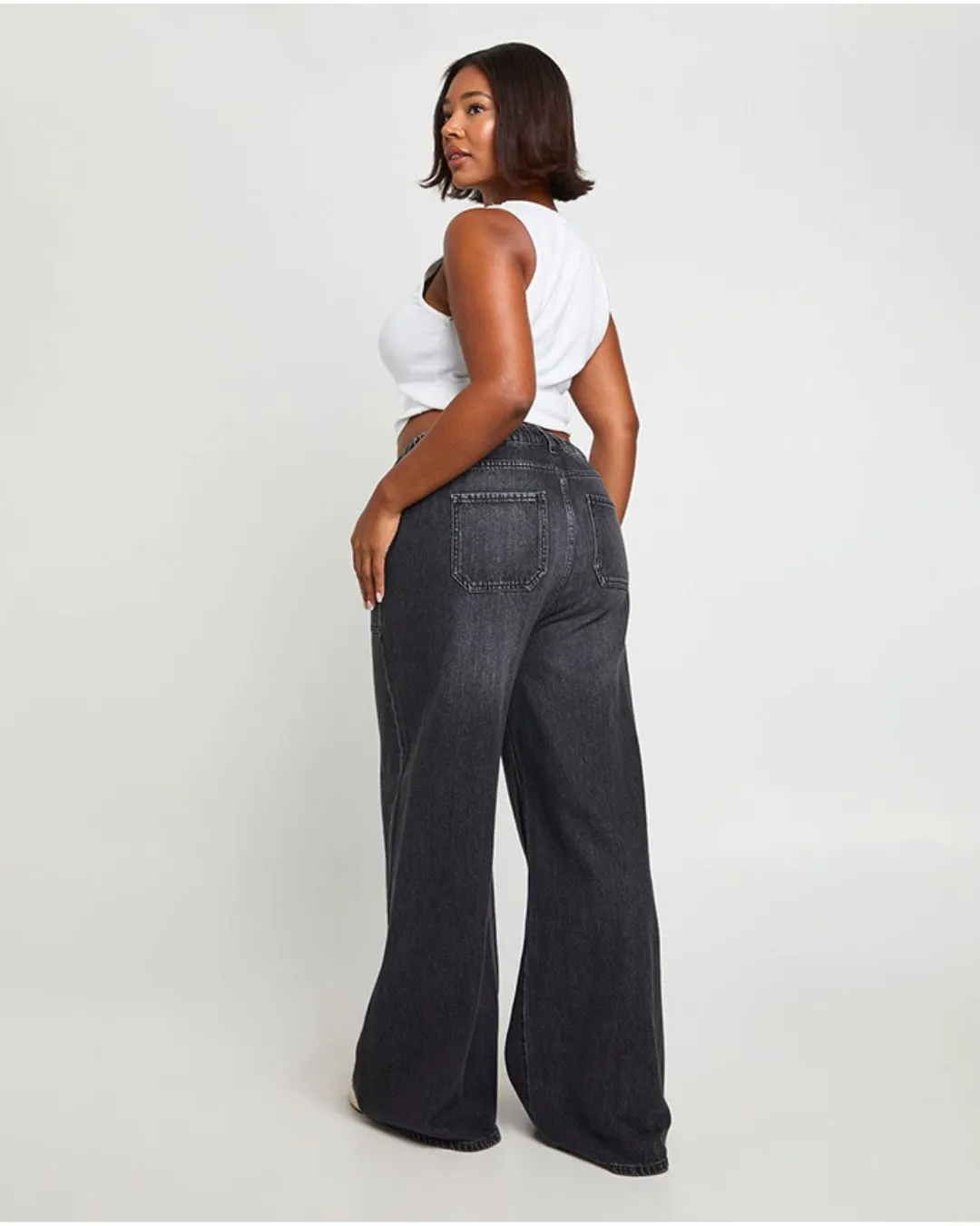 denim joggers with elastic waist and adjustable drawstring for relaxed comfort and effortless everyday style.