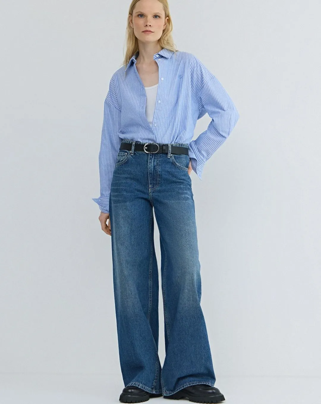 Bold volume meets timeless style with the Woman Ostin Super Wide Leg Denim in dark blue. Designed with a flattering high rise and flowing wide leg fit for confident everyday wear.