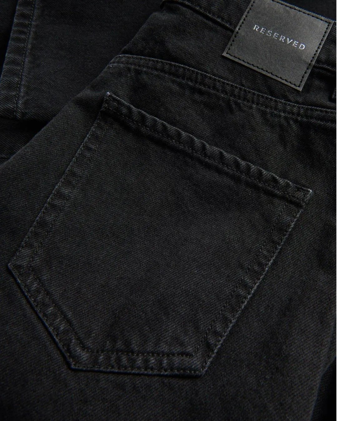 Womens Berral high waisted baggy fit jeans in classic black offer relaxed comfort and modern style. A versatile wardrobe essential designed for effortless everyday wear.