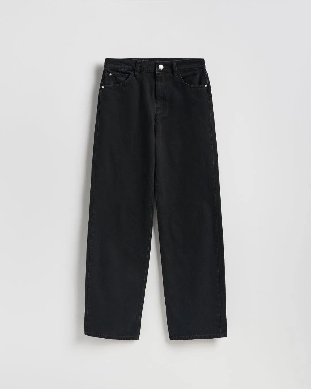 Womens Berral high waisted baggy fit jeans in classic black offer relaxed comfort and modern style. A versatile wardrobe essential designed for effortless everyday wear.